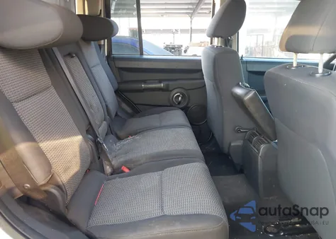 2010 Jeep Commander Sport z USA, uszkodzony, nr VIN 1J4RH4GK9AC131503